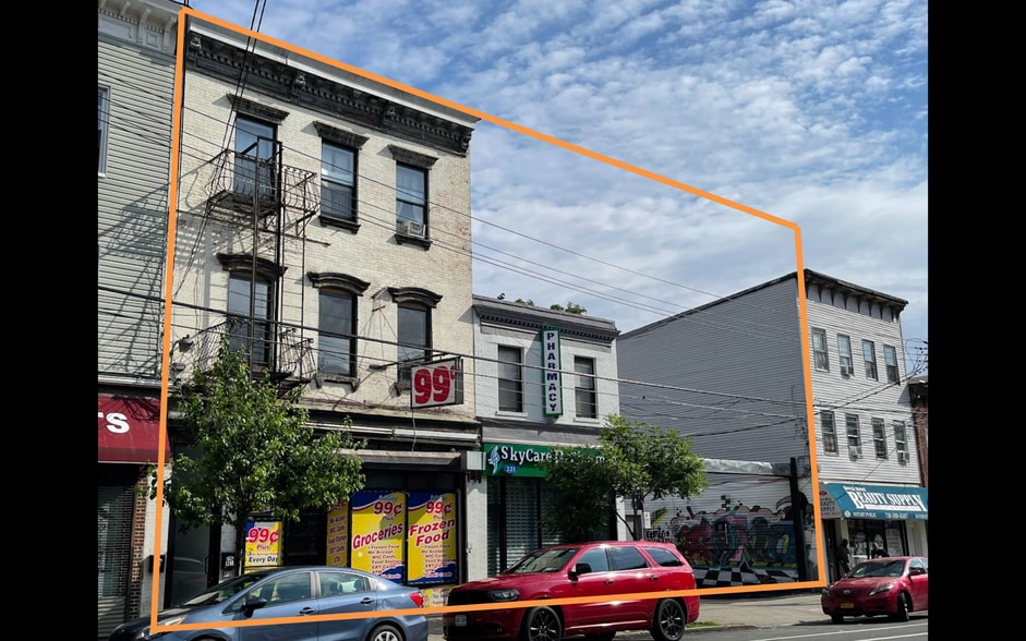 219-223 Broad St, Staten Island, NY for sale - Building Photo - Image 1 of 1