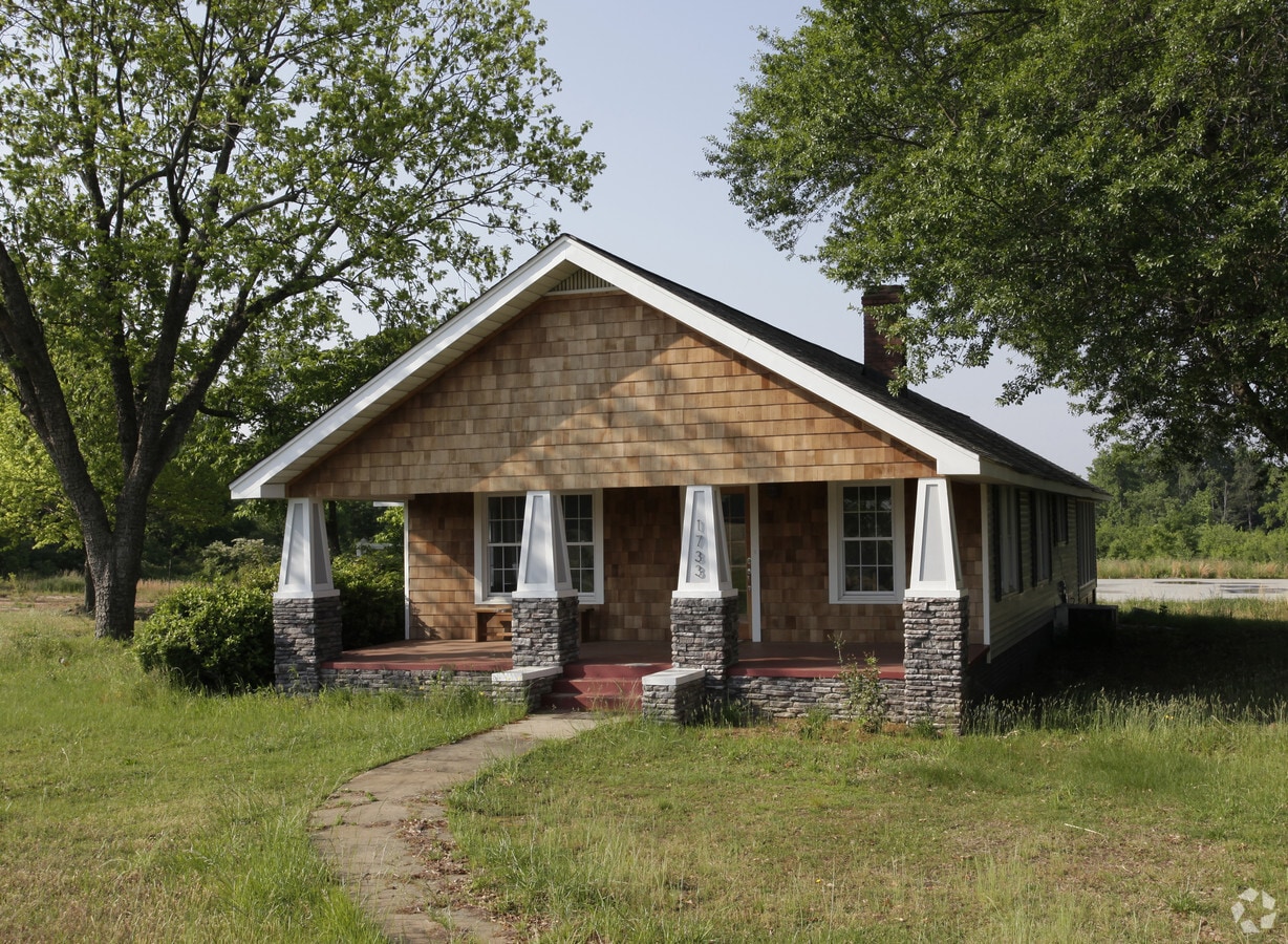 1733 Locust Hill Rd, Greer, SC 29651