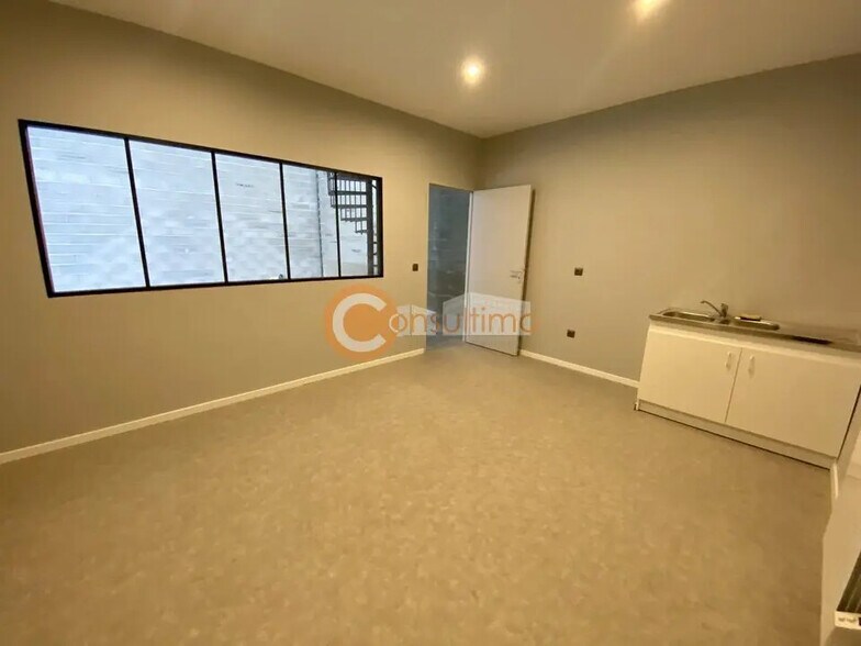 Flex in Beychac-et-Caillau for lease - Interior Photo - Image 3 of 5