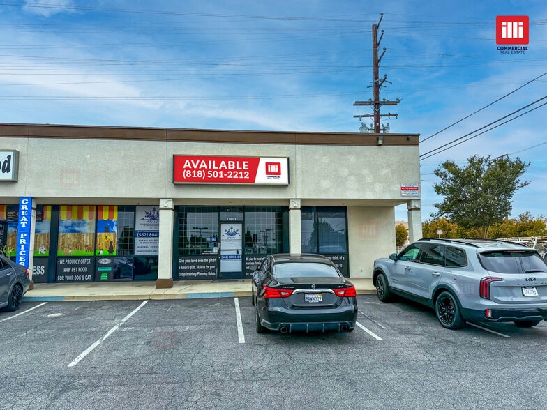 17601-17615 Lakewood Blvd, Bellflower, CA for lease - Building Photo - Image 2 of 8