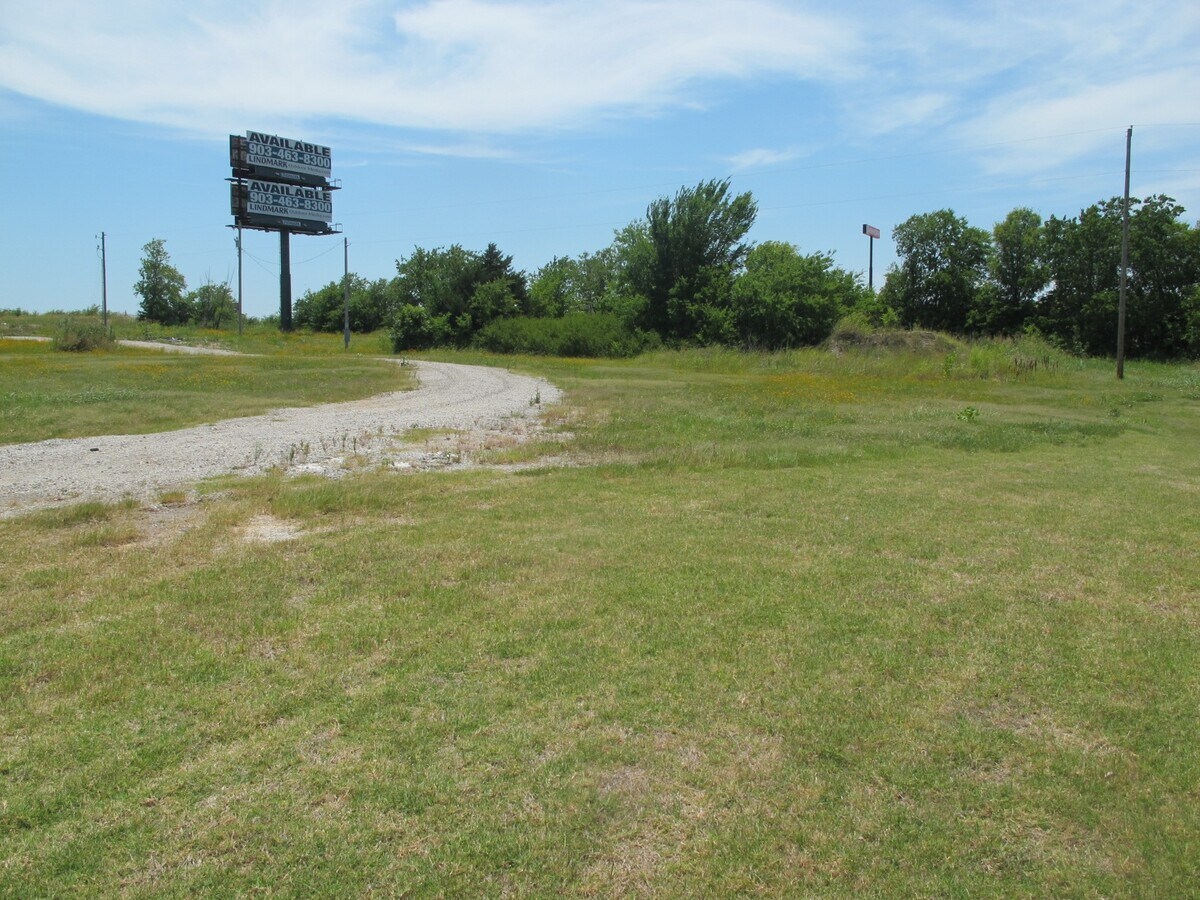 2450 Cooper Dr, Ardmore, OK 73401