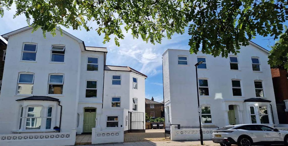 18-22 Wilberforce Road portfolio of 3 properties for sale on LoopNet.com - Building Photo - Image 1 of 7