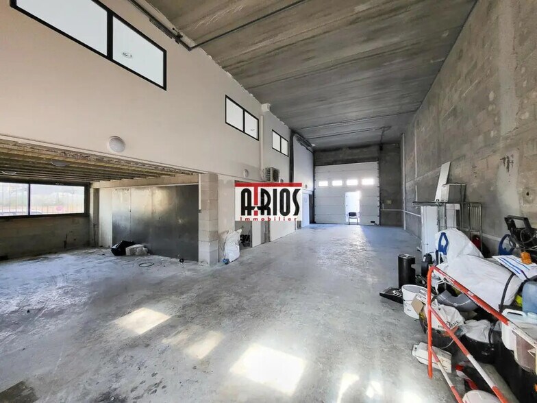 Industrial in Six-Fours-les-Plages for lease - Interior Photo - Image 2 of 9