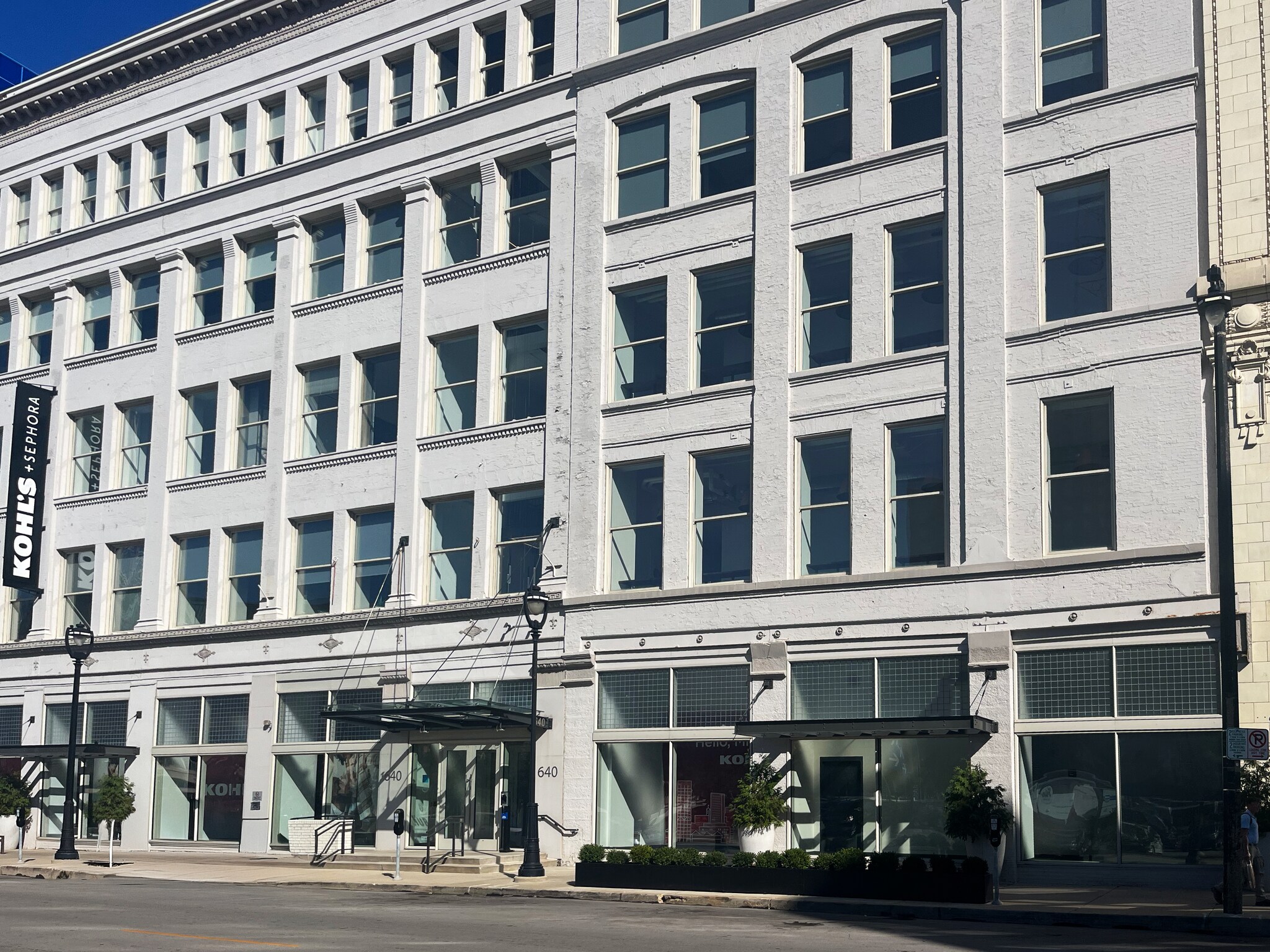 640 N Vel R Phillips Ave, Milwaukee, WI for lease Interior Photo- Image 1 of 5