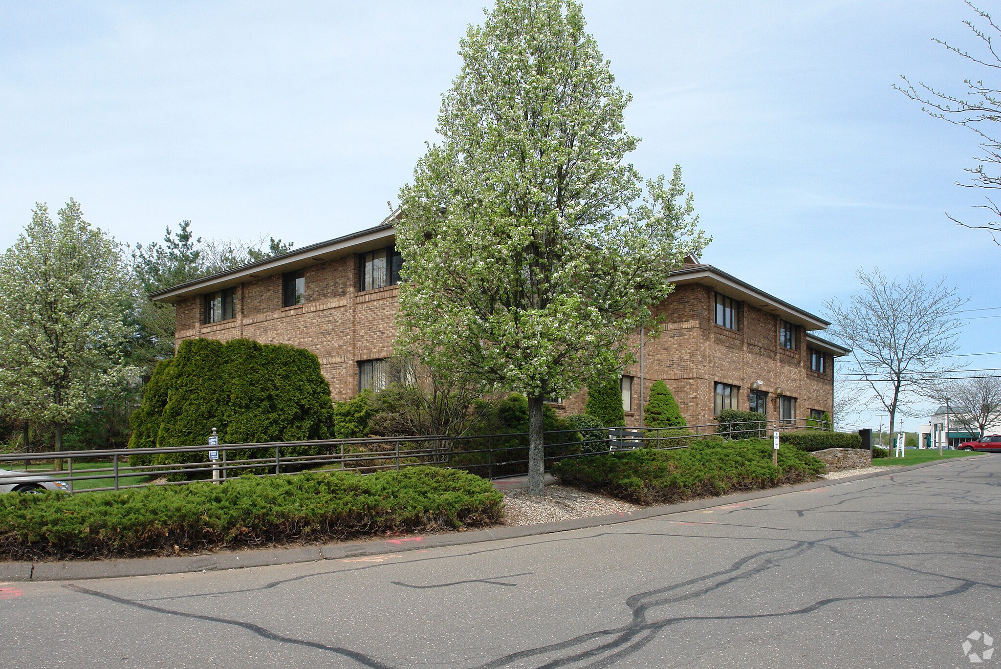 10801092 Elm St, Rocky Hill, CT 06067 West Elm Office Commons