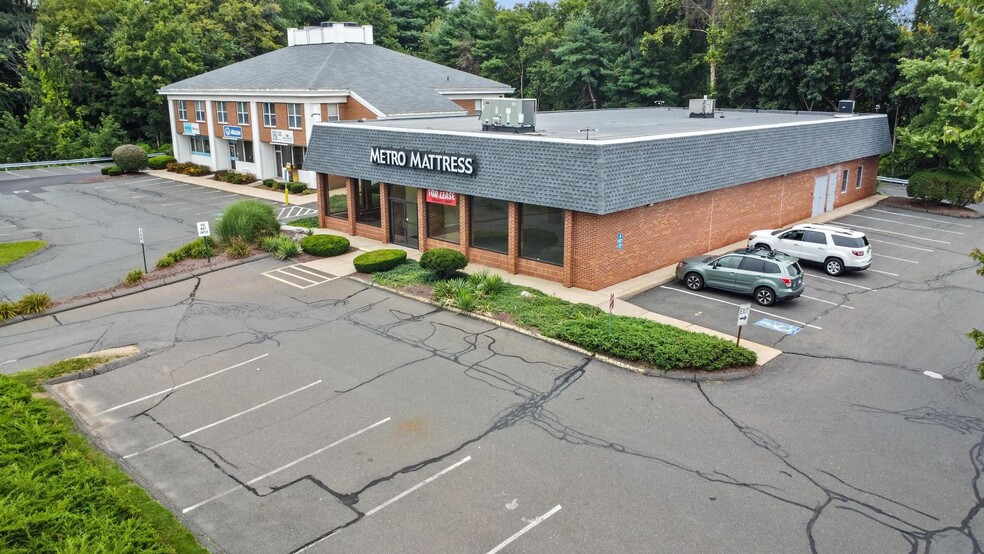 60 E Main St, Avon, CT for lease - Building Photo - Image 2 of 22