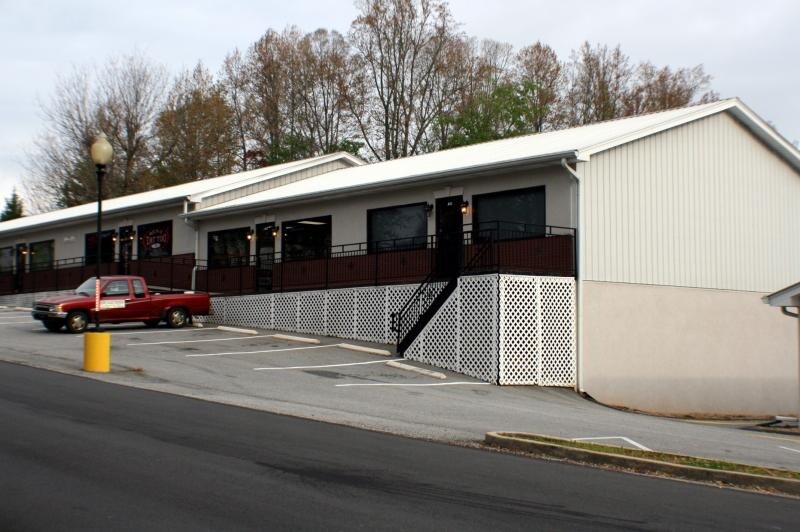 195 E Jarrard St, Cleveland, GA for lease - Building Photo - Image 2 of 3