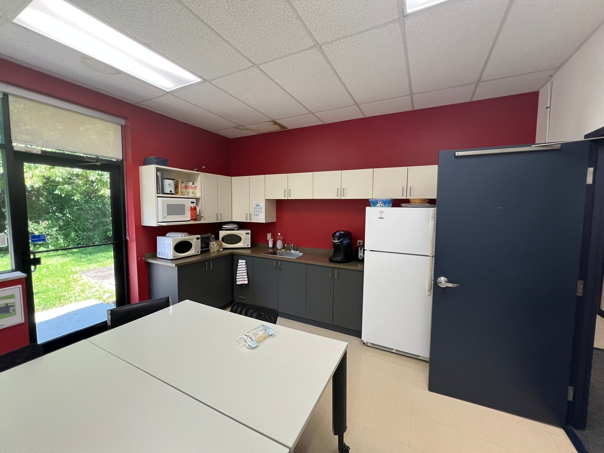 644 Dalton Av, Kingston, ON for lease Interior Photo- Image 1 of 6