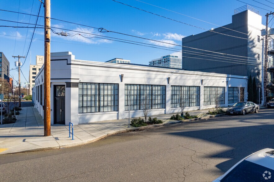 1640 NW Irving St, Portland, OR for sale - Primary Photo - Image 1 of 4