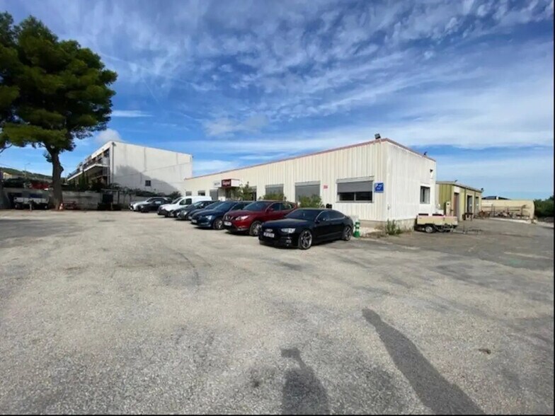 Office in Châteauneuf-les-Martigues for lease - Building Photo - Image 1 of 7