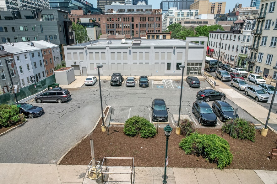 2301 Walnut St, Philadelphia, PA for lease - Building Photo - Image 1 of 14