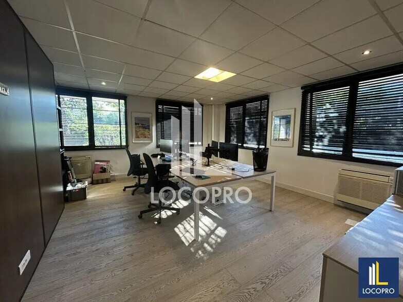 Office in Valbonne for lease - Building Photo - Image 3 of 13