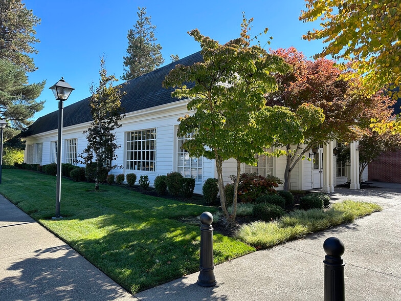 9370 SW Greenburg Rd, Tigard, OR for lease - Building Photo - Image 2 of 27