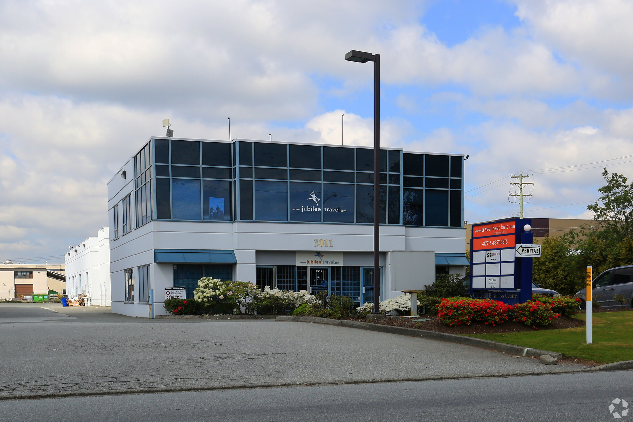 3011 Underhill Ave, Burnaby, BC for lease Primary Photo- Image 1 of 5