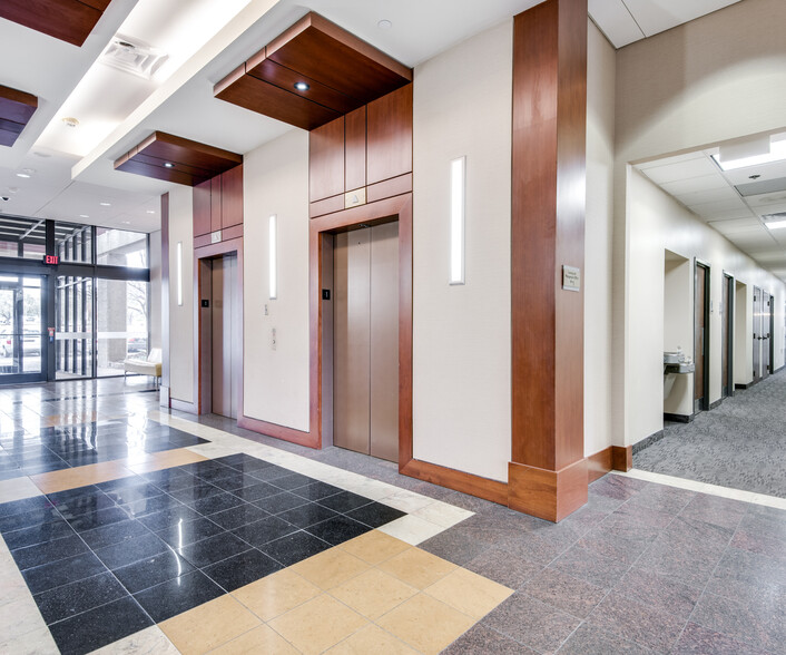 4100 Spring Valley Rd, Dallas, TX for lease - Lobby - Image 3 of 5