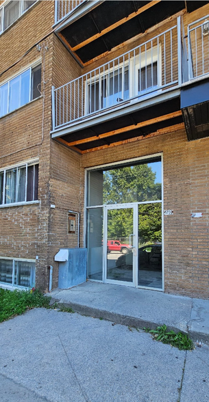 5730 Rue De Salaberry, Montréal, QC for sale - Building Photo - Image 2 of 3