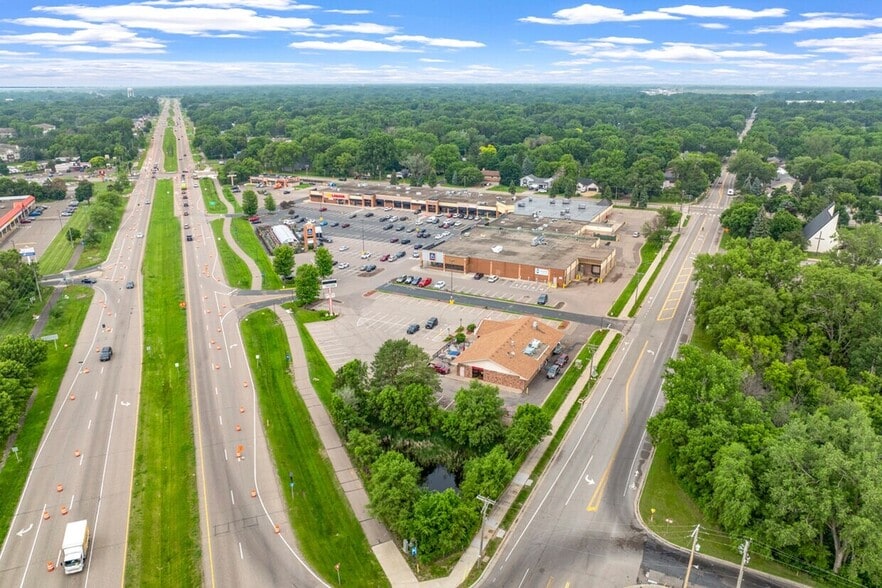 Mounds View Square portfolio of 3 properties for sale on LoopNet.com - Building Photo - Image 2 of 3