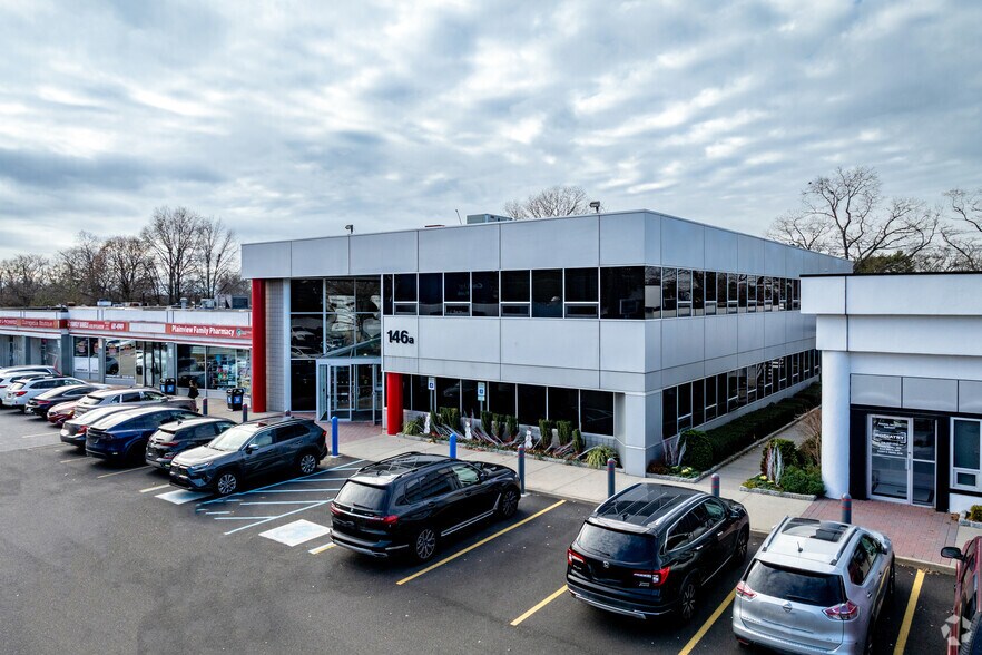 146A Manetto Hill Rd, Plainview, NY for sale - Primary Photo - Image 1 of 1