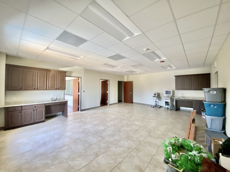 3440 Fannin St, Beaumont, TX for lease - Interior Photo - Image 3 of 27