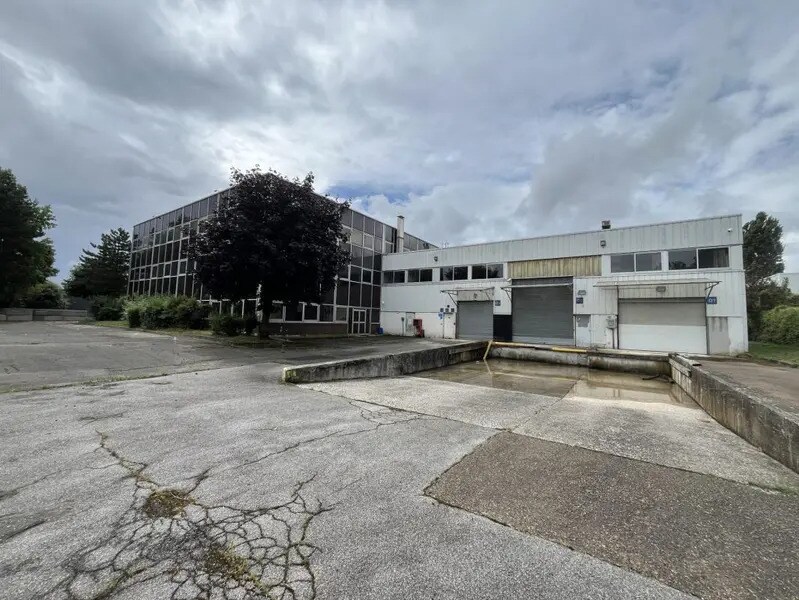 Industrial in Buc for lease Building Photo- Image 1 of 18