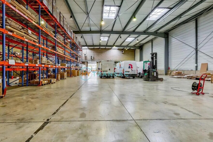 Flex in Saint-Thibault-des-Vignes for lease - Building Photo - Image 3 of 6