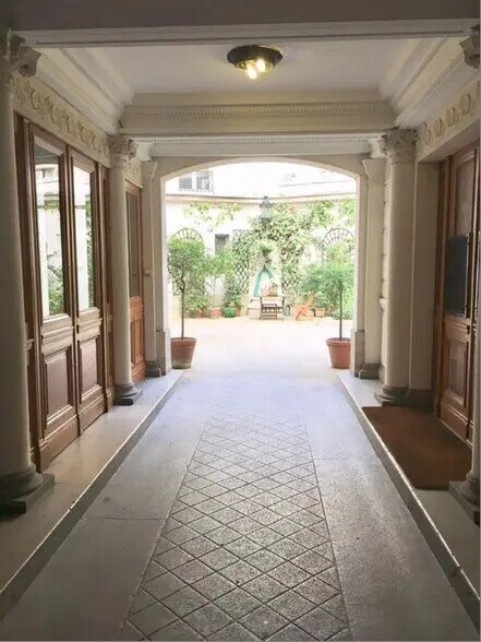 Office in Paris for sale - Building Photo - Image 3 of 11