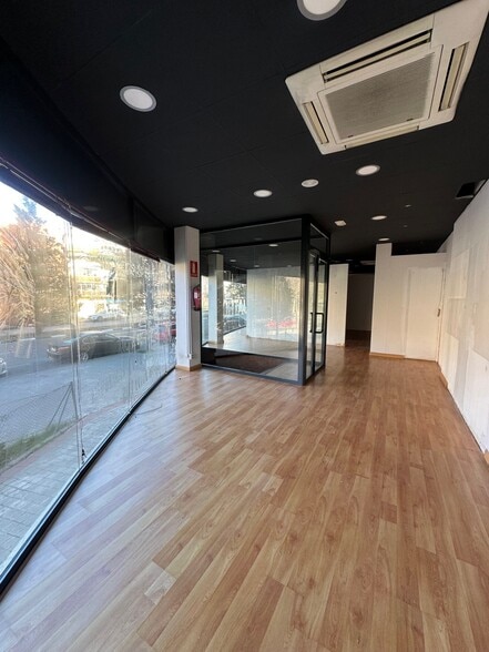 Calle de Francisco Villaespesa, 4, Madrid, Madrid for lease - Building Photo - Image 2 of 15