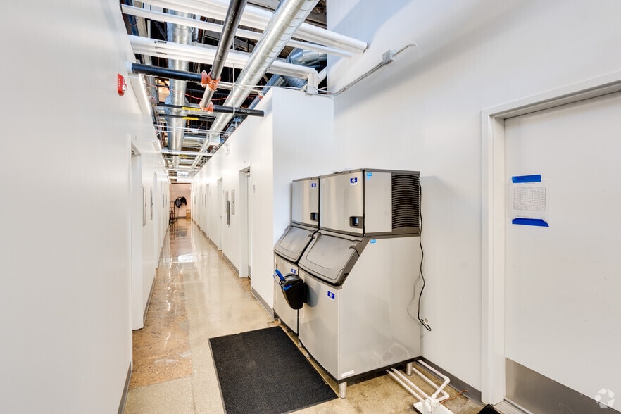 850 W Superior St, Chicago, IL for lease - Interior Photo - Image 2 of 15