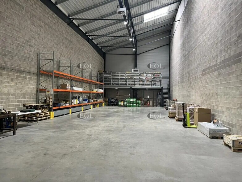 Flex in Cormeilles-en-Parisis for lease - Building Photo - Image 2 of 6