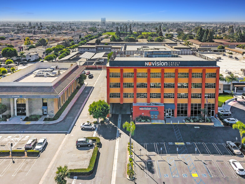 7812 Edinger Ave, Huntington Beach, CA for lease - Building Photo - Image 1 of 7