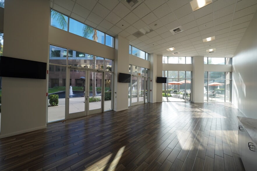 7 Pointe Dr, Brea, CA for lease - Interior Photo - Image 3 of 8
