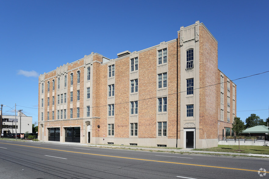 538 Erie Blvd W, Syracuse, NY for lease - Primary Photo - Image 1 of 28