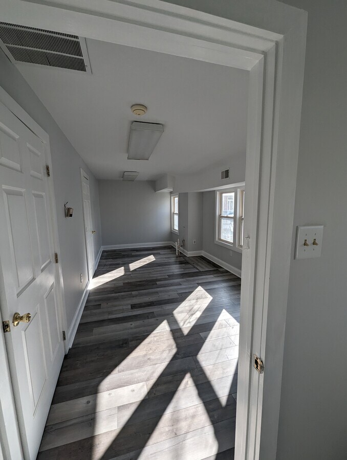 209 E Locust St, Oxford, PA 19363