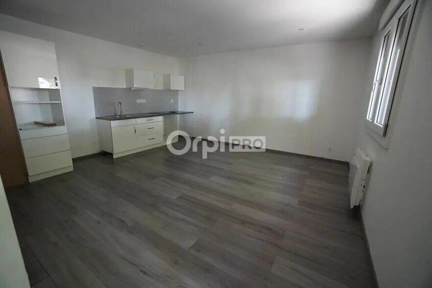 Office in Quetigny for lease - Building Photo - Image 1 of 4