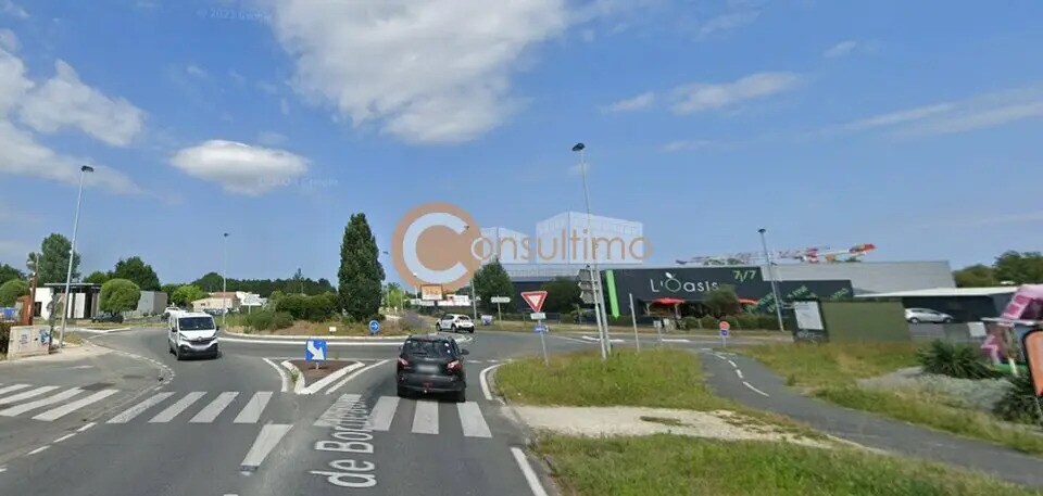 Flex in SAINT-JEAN-D'ILLAC for lease - Building Photo - Image 1 of 3