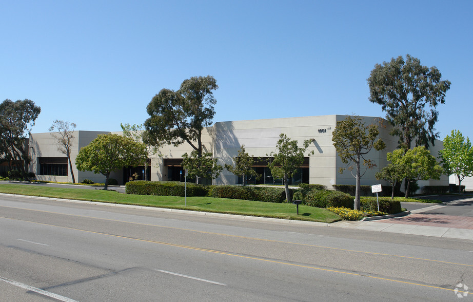 1601 Emerson Ave, Oxnard, CA for lease - Primary Photo - Image 1 of 4