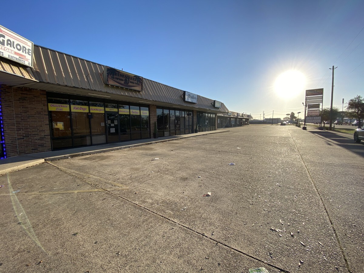 43074325 Red Bluff Rd, Pasadena, TX 77503