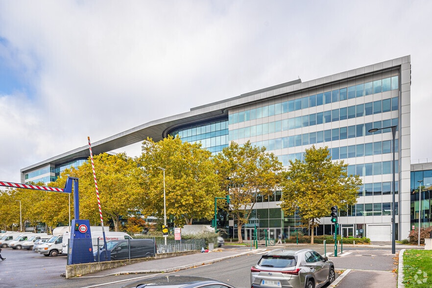 420 Rue D'Estienne D'Orves, Colombes for lease - Building Photo - Image 2 of 10