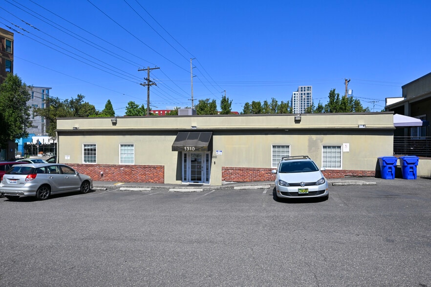 1310 SW 17th Ave, Portland, OR for lease - Building Photo - Image 2 of 7