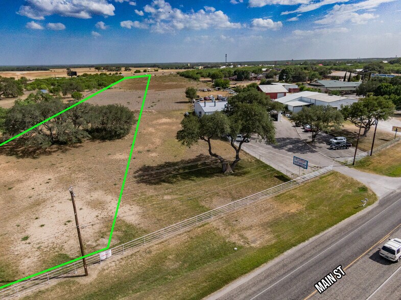 000 Main St, Lytle, TX 78052