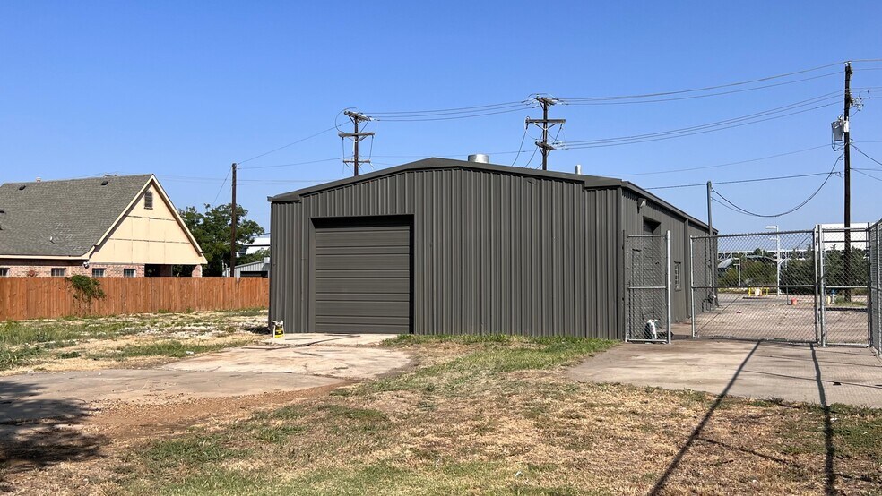 2514 Burbank St, Dallas, TX for lease - Building Photo - Image 3 of 3