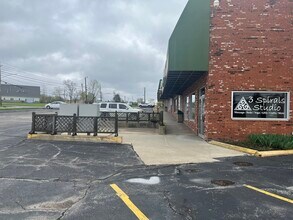 8221-8237 E Washington St, Chagrin Falls, OH for lease Building Photo- Image 2 of 6