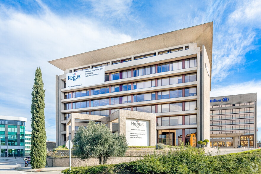 Avenida Hispanidad, 6, Madrid, Madrid for lease - Building Photo - Image 1 of 18