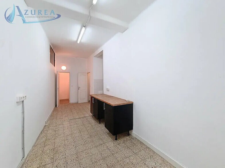 Retail in Nice for lease - Interior Photo - Image 3 of 5