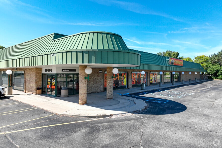 29905 7 Mile Rd, Livonia, MI for sale - Primary Photo - Image 2 of 7