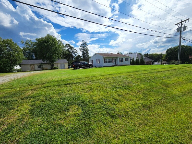 4905 Auburn Rd, Summerfield, NC for lease - Building Photo - Image 3 of 9