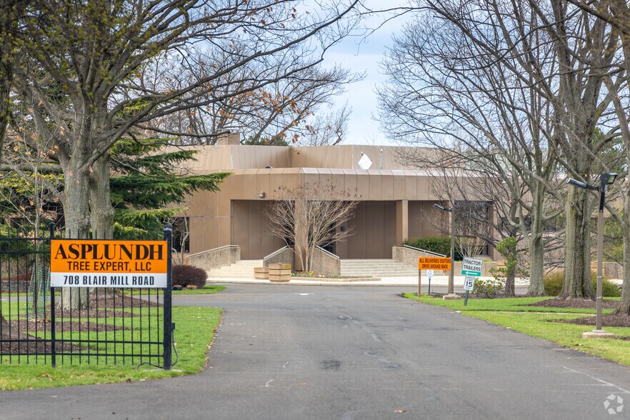 708 Blair Mill Rd, Willow Grove, PA for sale - Building Photo - Image 2 of 4