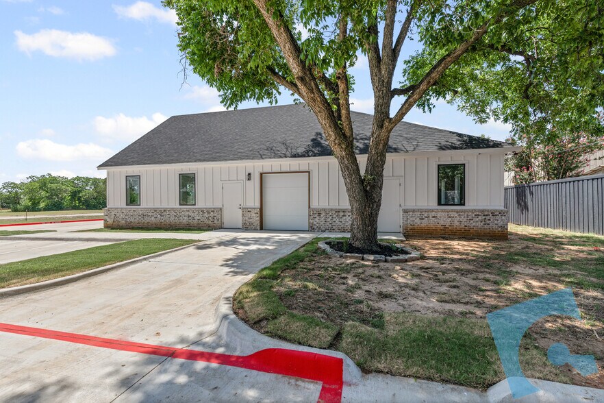 908 Cresthaven Dr, Euless, TX for lease - Building Photo - Image 2 of 11