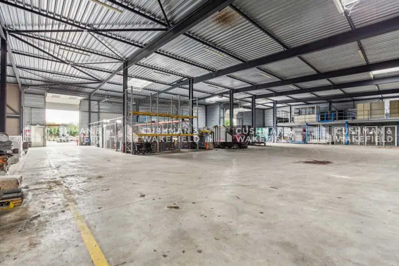 2 Avenue Des 3 Peuples, Montigny-le-Bretonneux for lease - Building Photo - Image 3 of 14