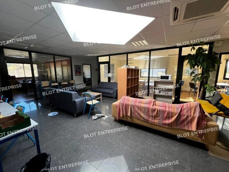 Office in Orvault for lease - Interior Photo - Image 2 of 3